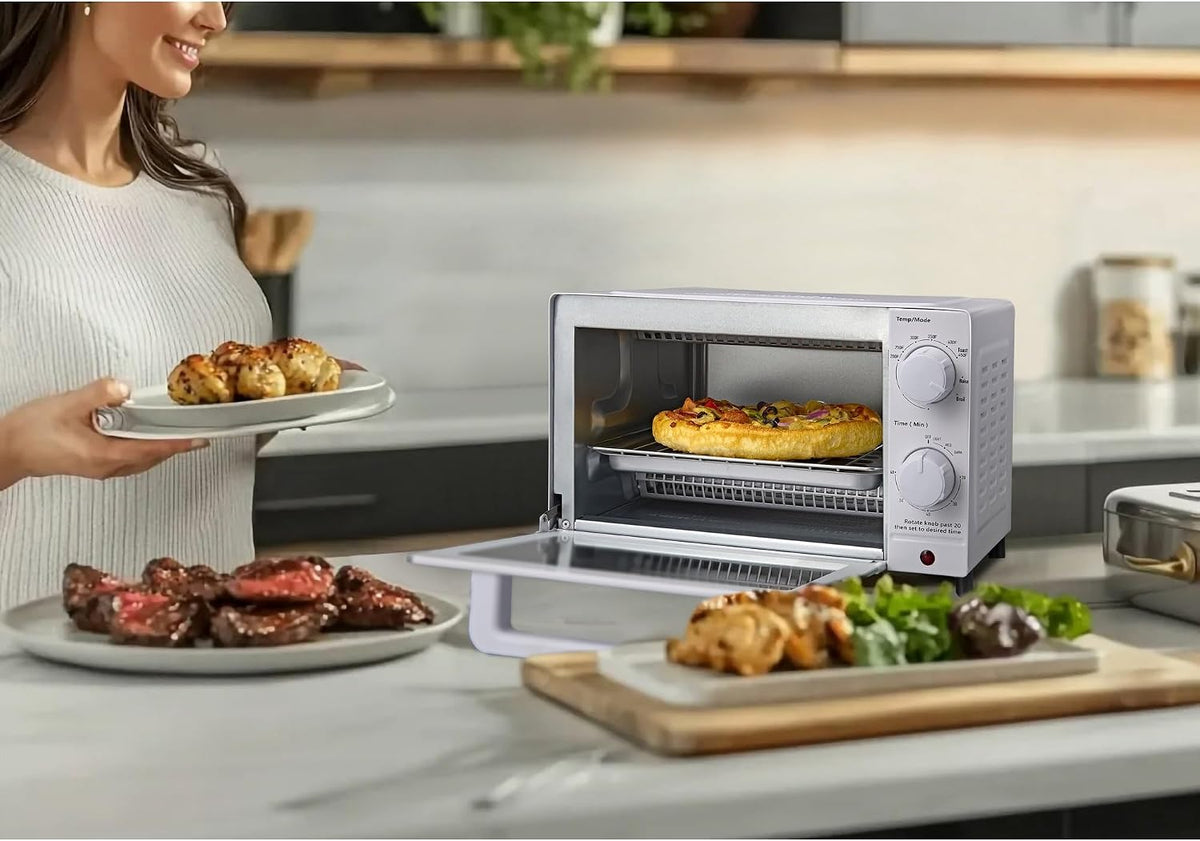 Four-piece countertop oven, three baking settings, includes a rack and baking pan, Arctic White